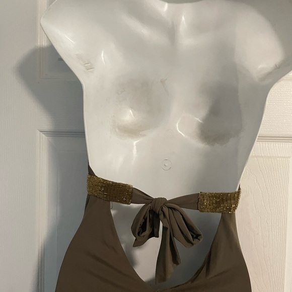 BCBG deep V neck open back olive coloured halter dress size small - Picture 3 of 3